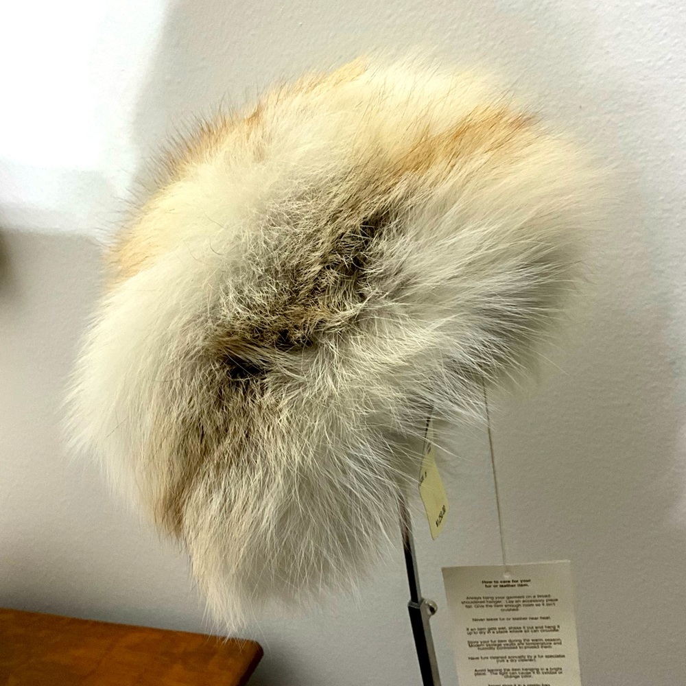 Cassin NY Full Skin Fox Fur Hat Berdorf Goodman, NWT Size M ‼️Host Pick‼️Lucci!